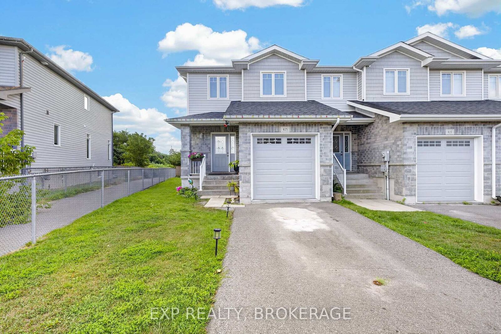 Property Photo:  925 Blossom Street  ON K7P 0N2 