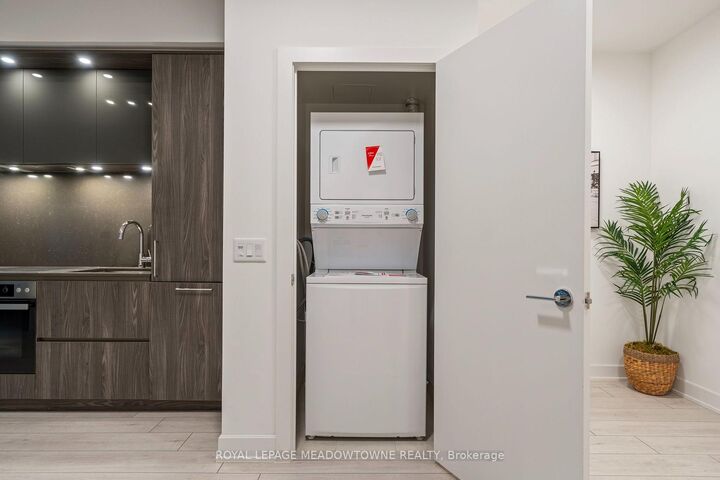 Property Photo:  15 Mercer Street 813  ON M5V 0T8 