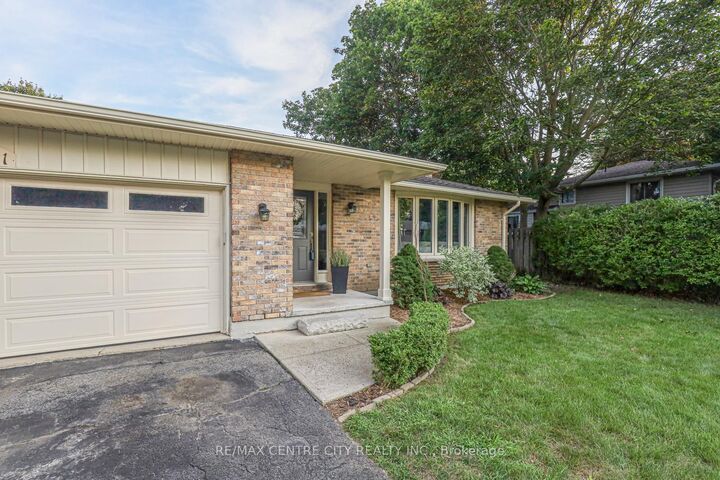 Property Photo:  301 Blackacres Boulevard  ON N6G 2T9 