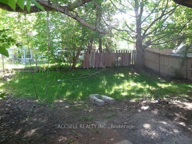 Property Photo: 28 Harcourt Crescent ON N2P 1K9