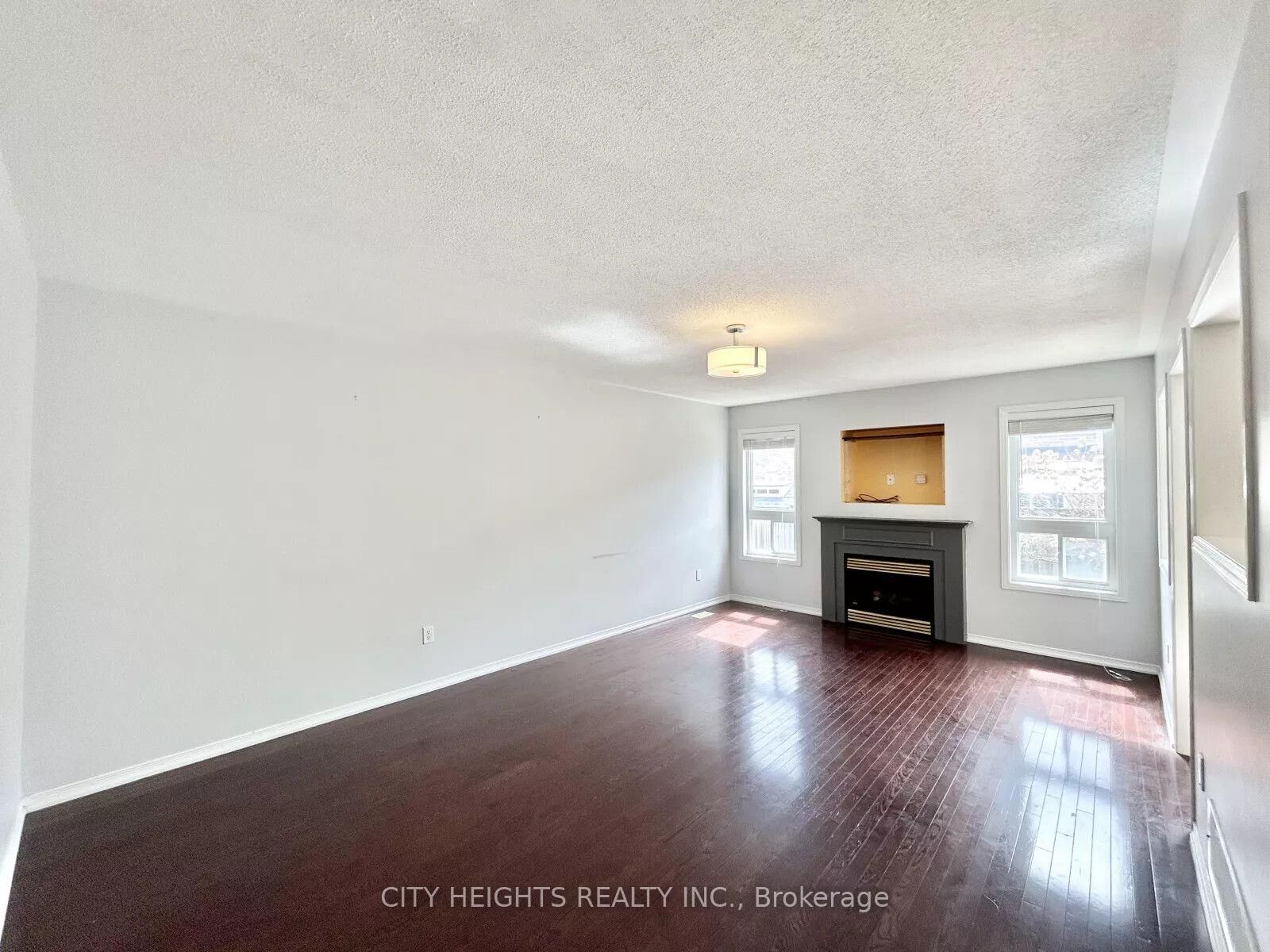 Photo de la propriété: 19 Sivyer Crescent ON L1Z 2A6