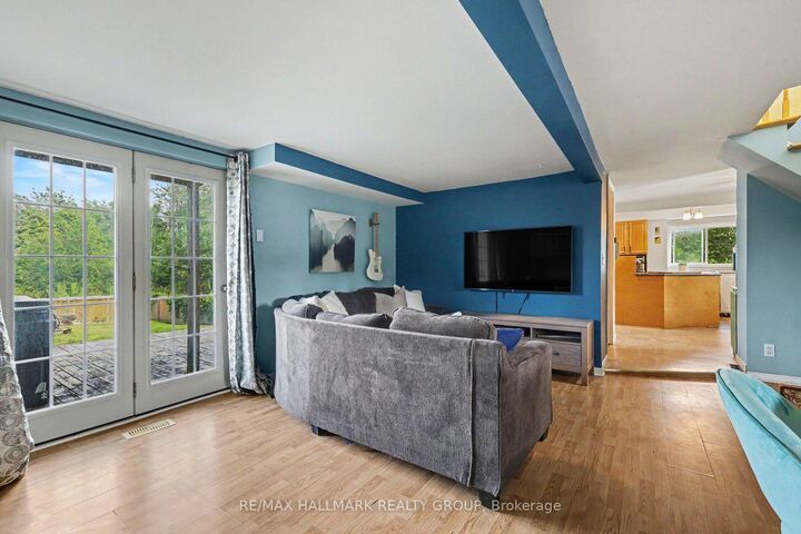 8784 15 Highway — photo 1