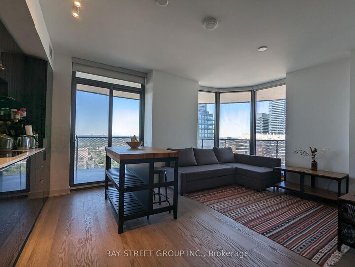 Property Photo:  11 Wellesley St W Avenue 3308  ON M4Y 1E8 