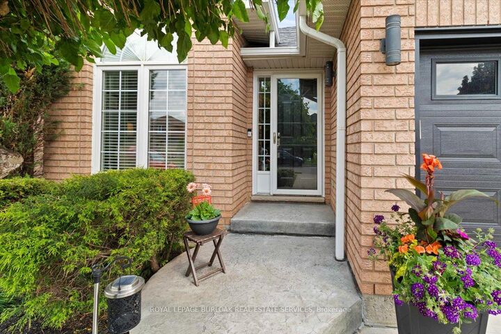 Property Photo: 40 Bridgette Drive ON L9A 5J8