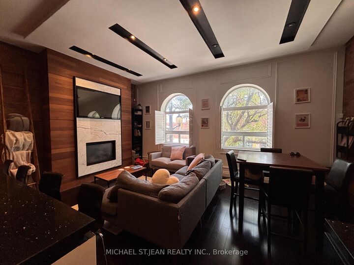 Property Photo:  301 James Street N Upper  ON L8R 2L4 
