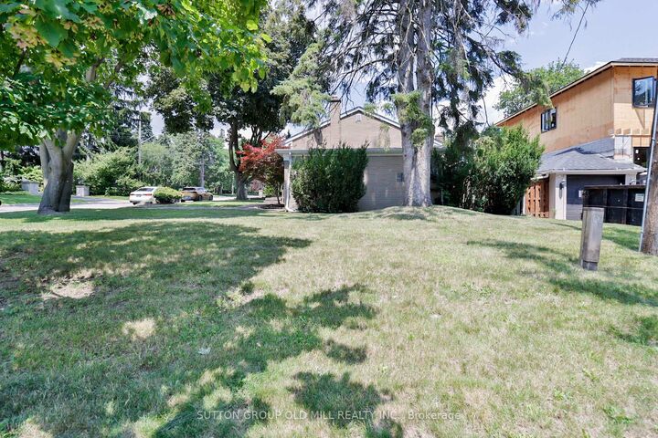 Property Photo:  1 Penhale Drive  ON M9P 2X3 