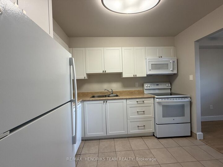 Property Photo: 4982 Chrysler Avenue 302 ON L2E 7B4
