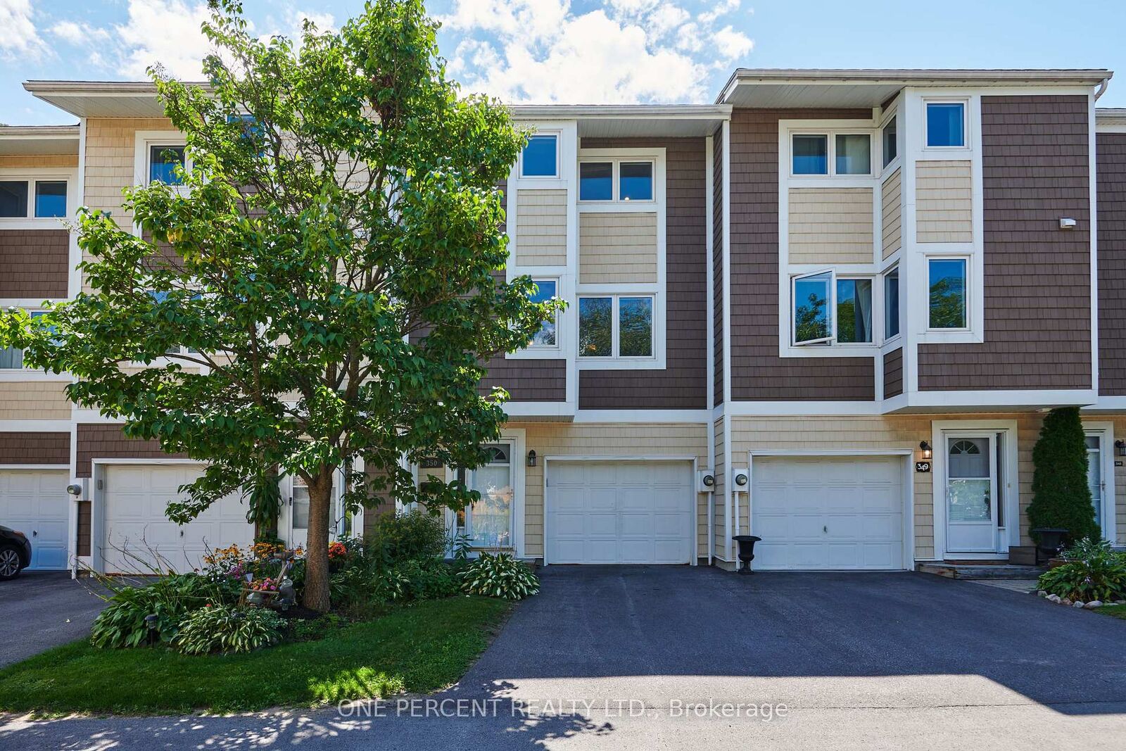 Property Photo:  350 Stowe Court  ON K2K 1Z6 