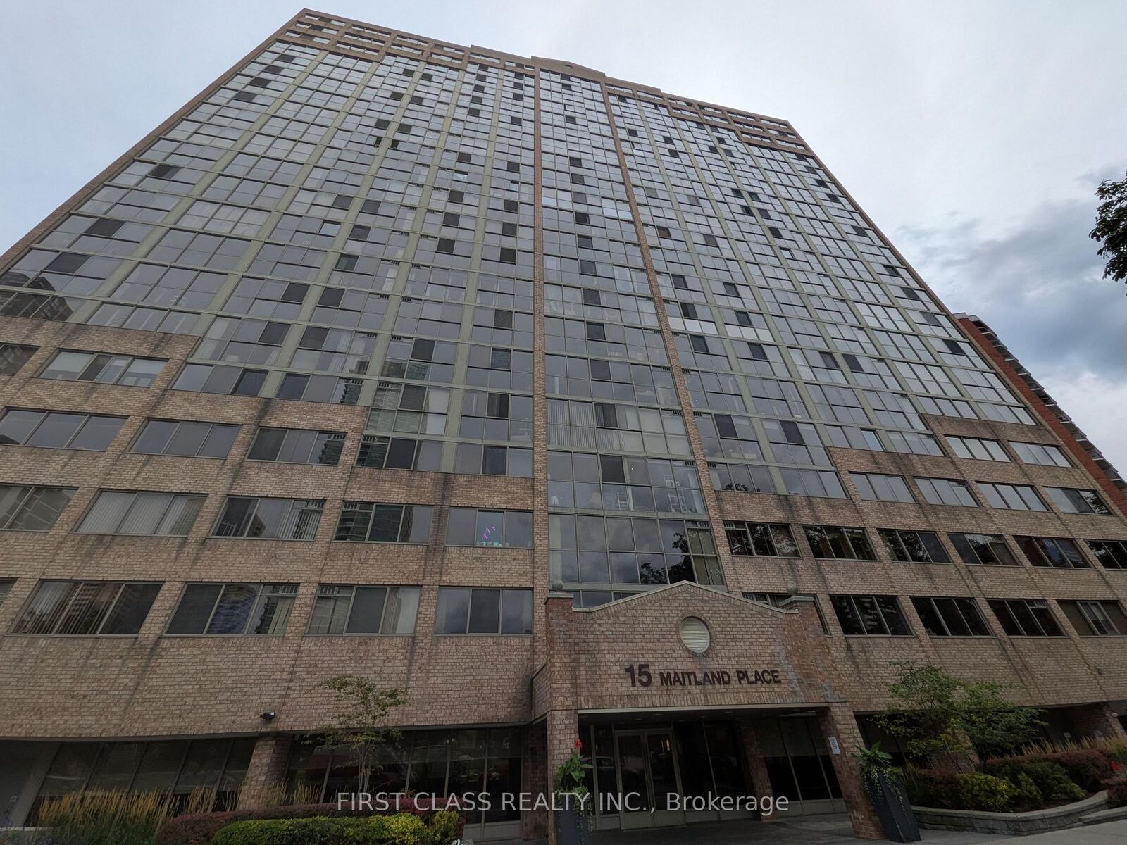 Property Photo:  15 Maitland Place 1903  ON M4Y 2X3 