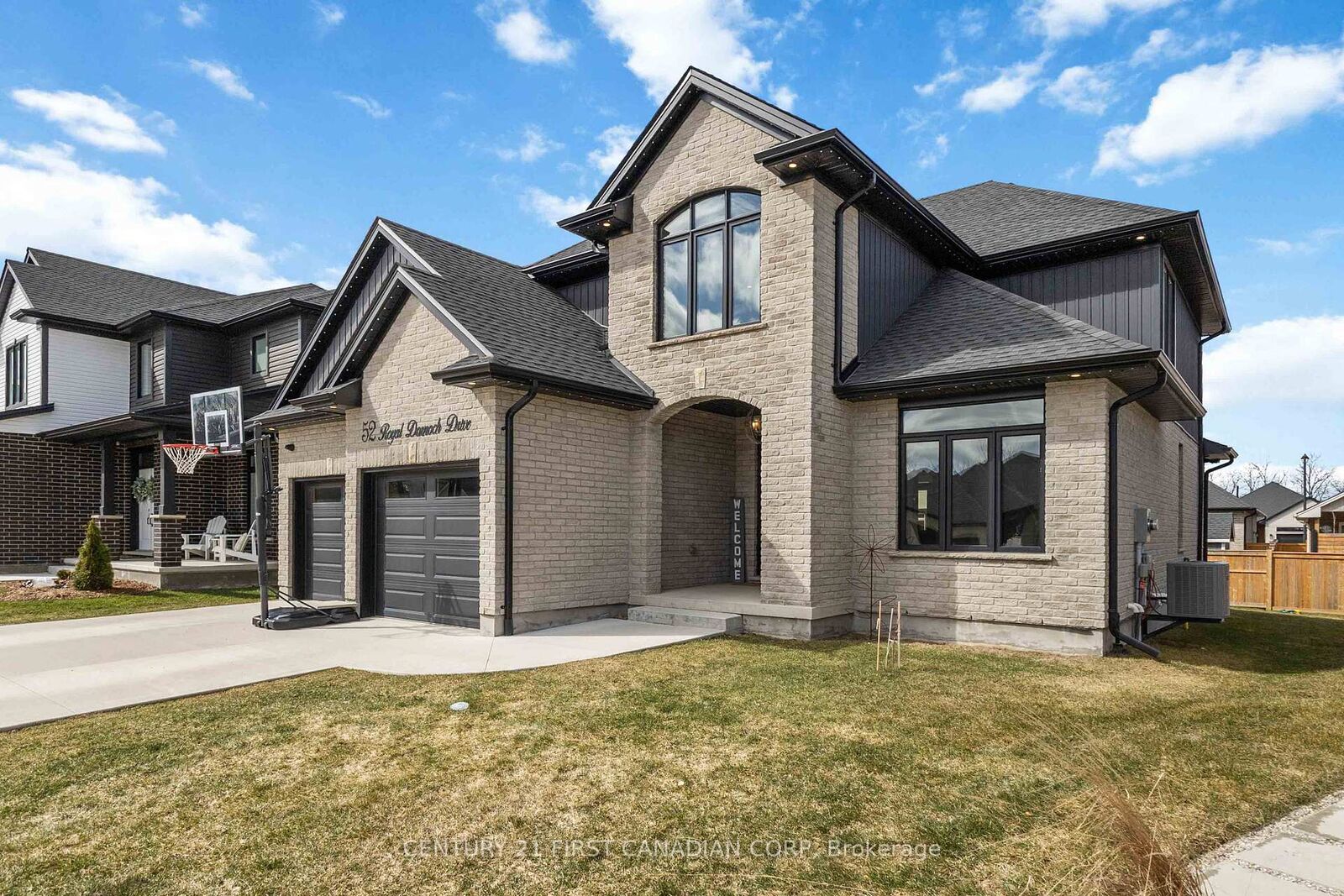 Property Photo: 52 Royal Dornoch Drive ON N5R 0K3