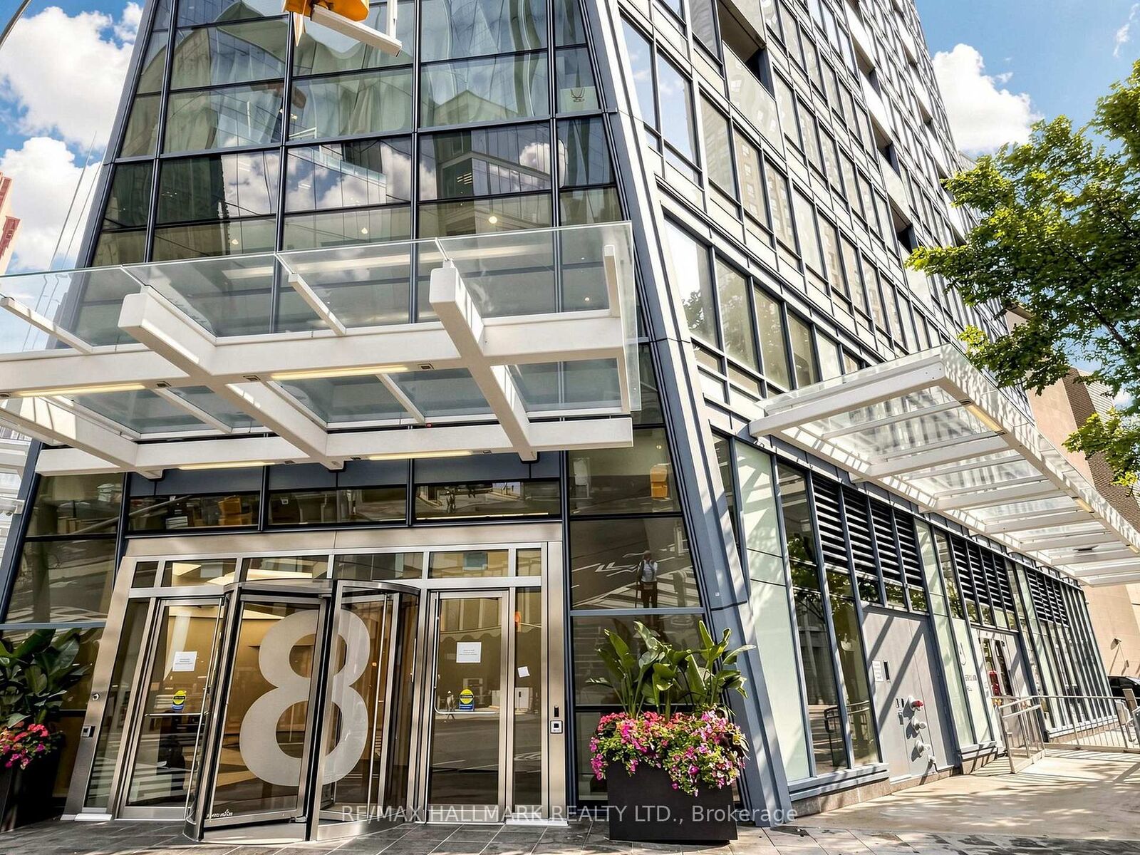 Property Photo: 8 The Esplanade Avenue 2711 ON M5E 0A6