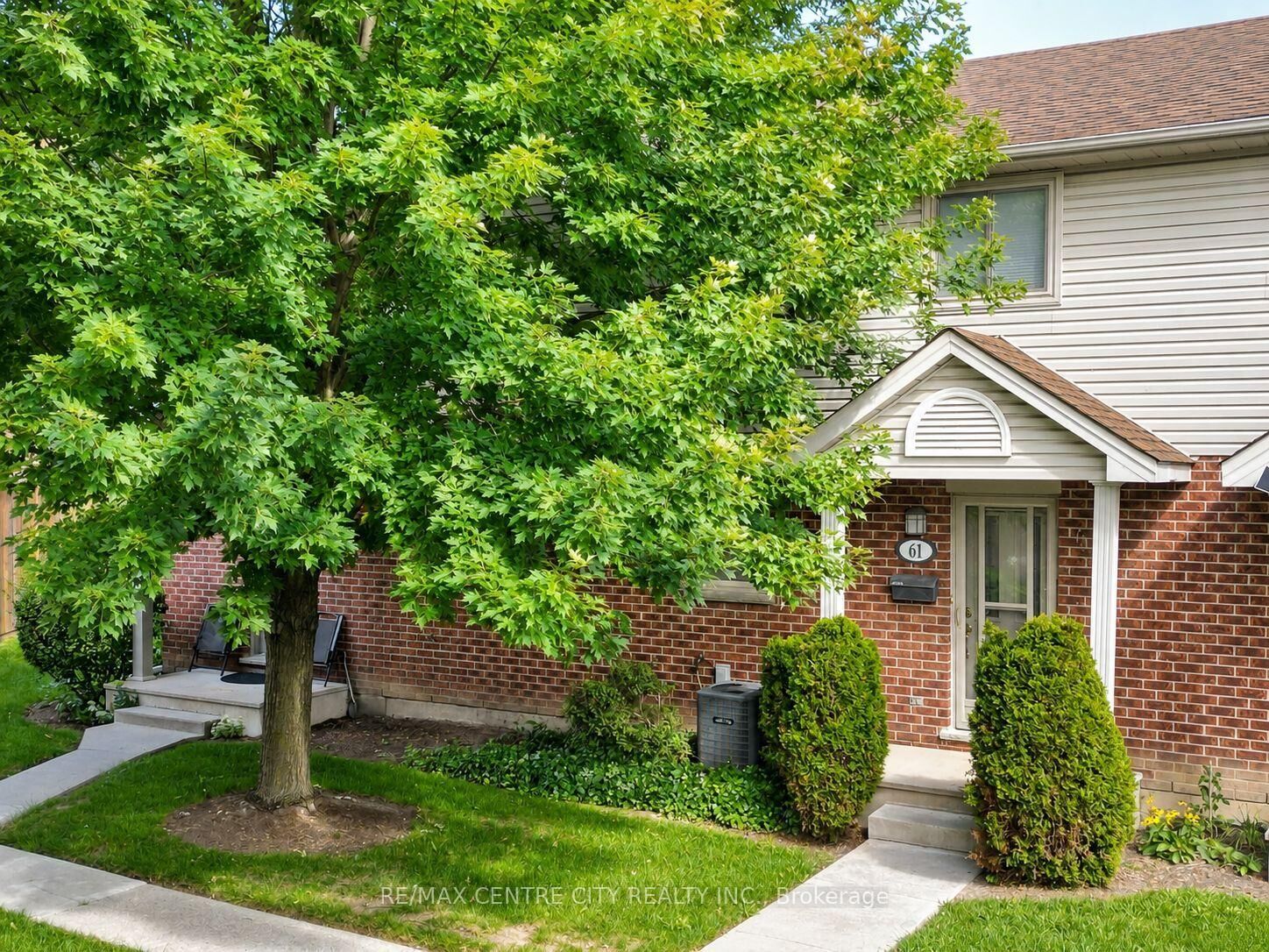 Property Photo:  511 Admiral Drive 61  ON N5V 4R4 