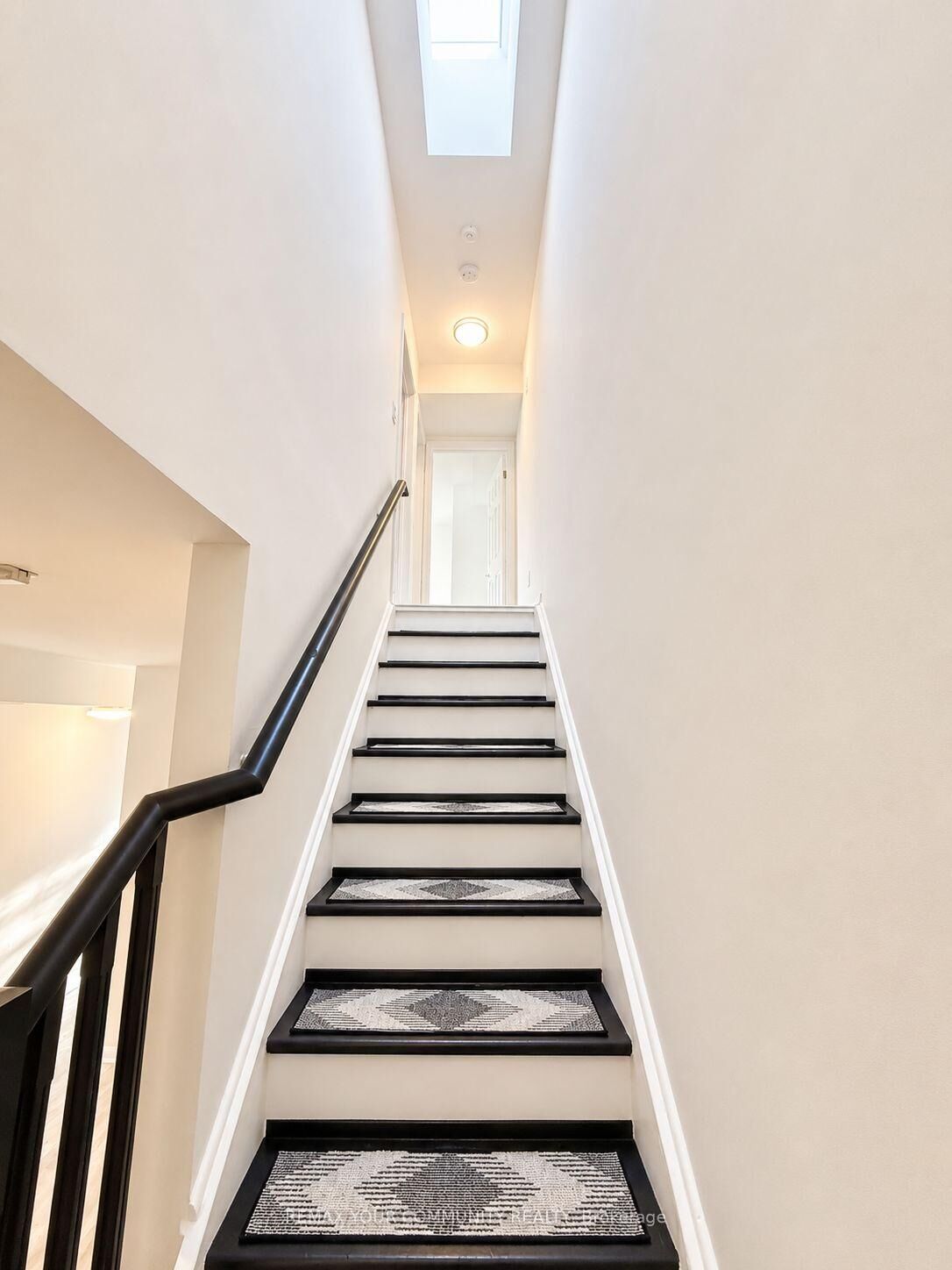 Property Photo: 1 Center Street W 201 ON L4C 3P3