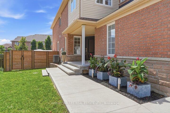 Property Photo: 2033 Redstone Crescent ON L6M 5B2