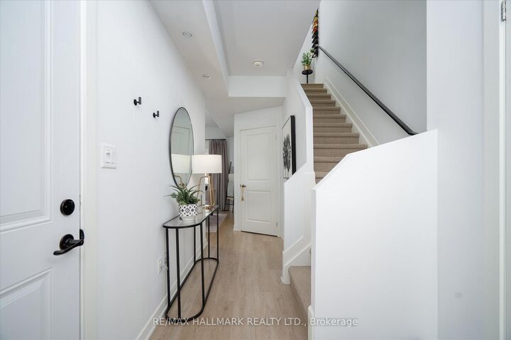 Property Photo:  53 Wood Street E  ON L8L 3Y2 