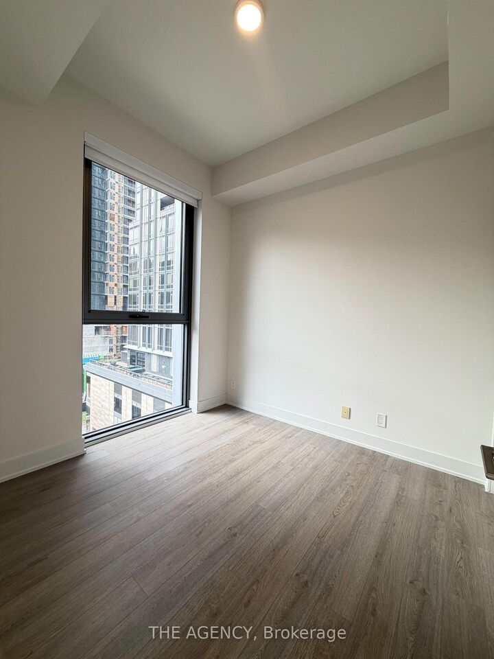 Property Photo:  8 Cumberland Street 703  ON M4W 0B6 