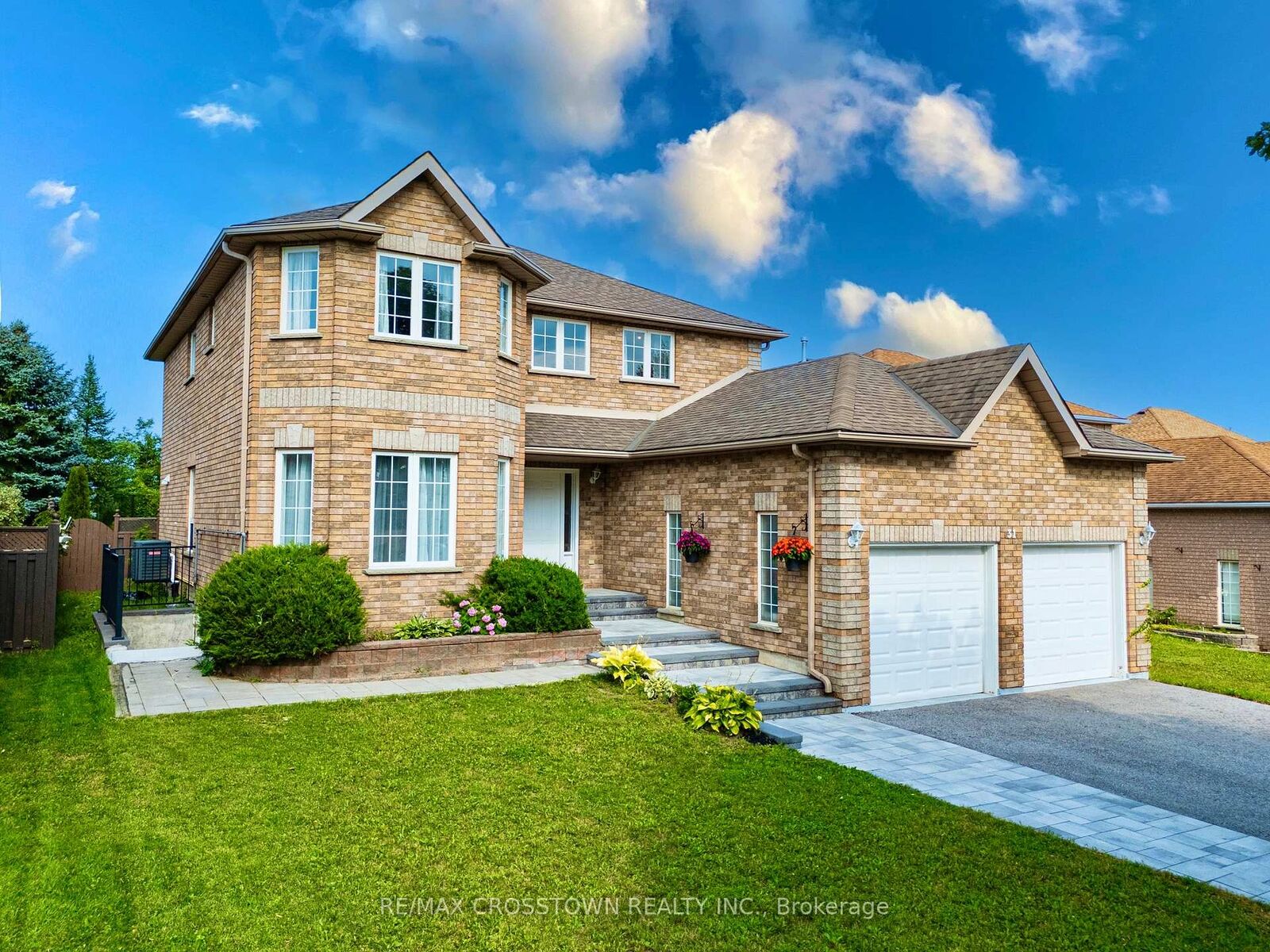 Property Photo: 31 Logan Court ON L4N 8G9