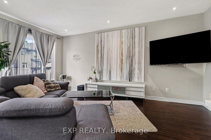 Property Photo:  253 Shinleaf Crescent  ON K1W 0J2 