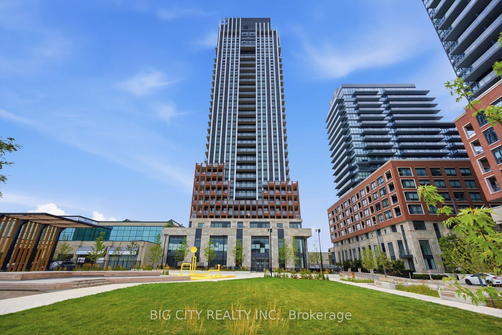 Photo de la propriété:  25 Frederick Todd Way 201  ON M4G 0C9 