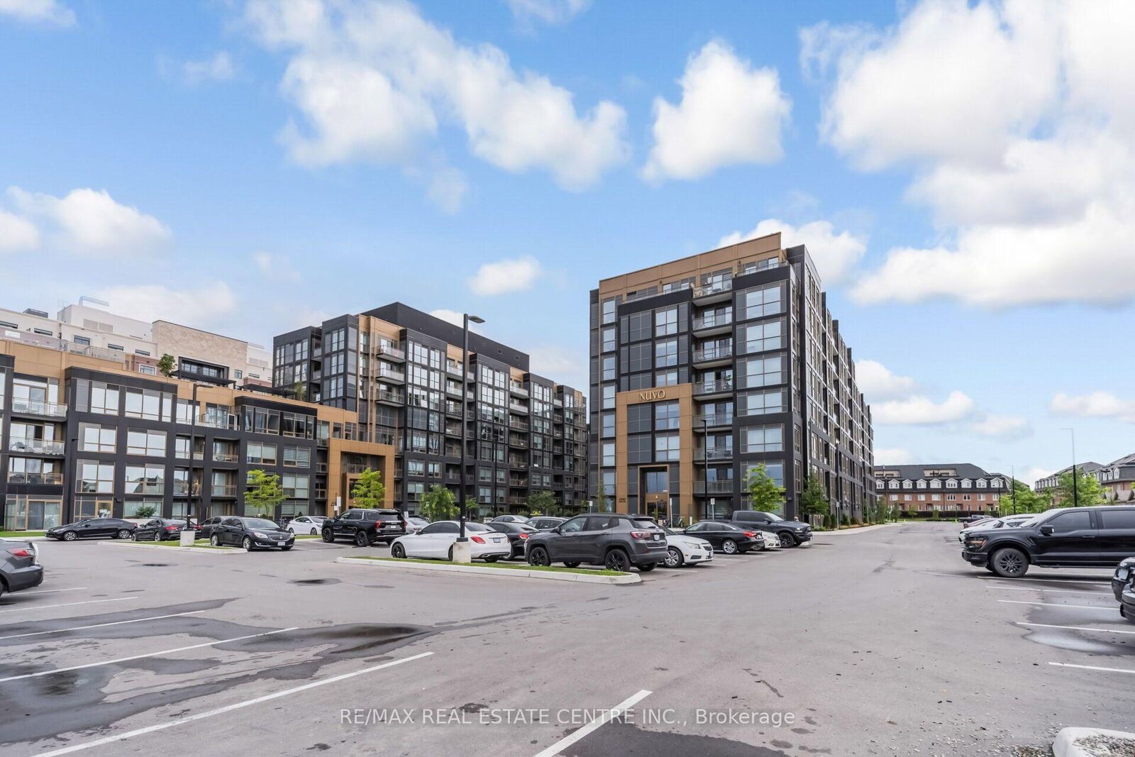 Property Photo: 2343 Khalsa Gate 611 ON L6M 5R6