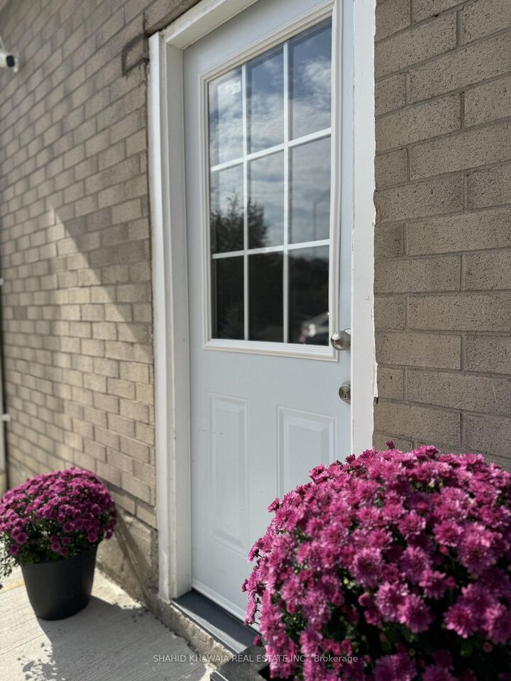 Property Photo:  5365 Fallingbrook Drive Bsmt  ON L5V 1P7 