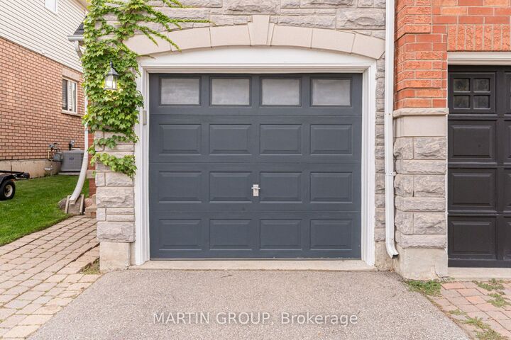 Property Photo:  33 Slater Court  ON L8B 0K8 