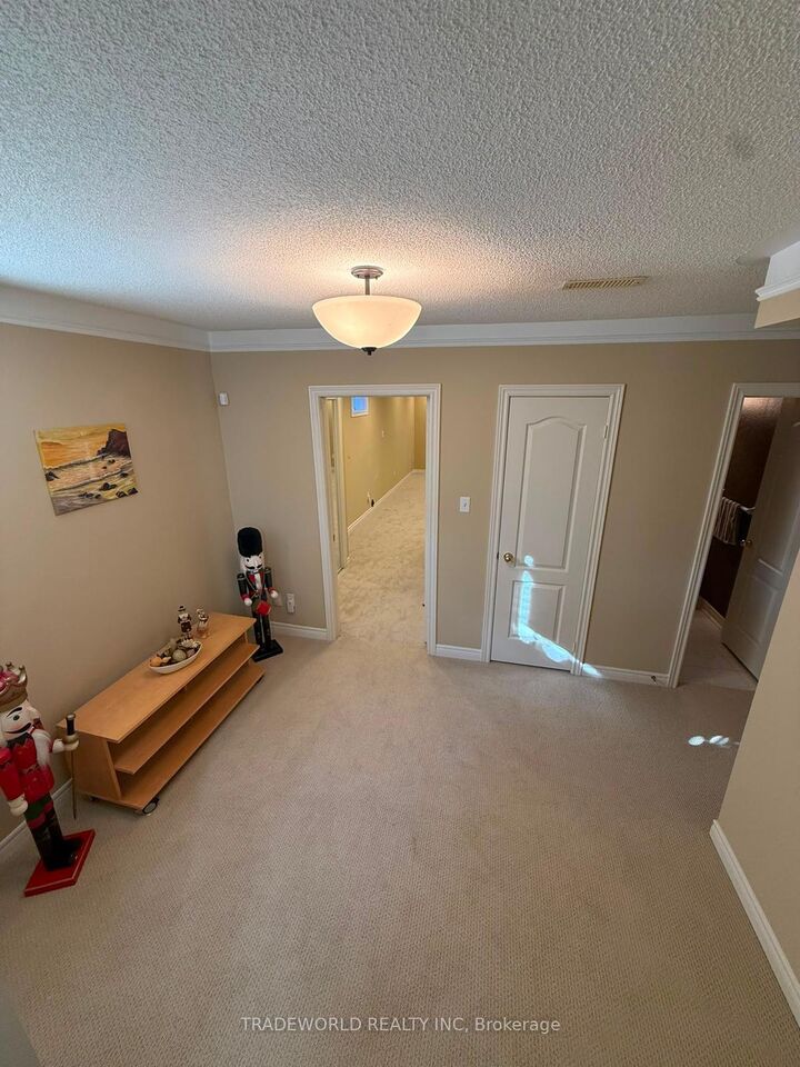 Property Photo: 16 Chessman Court ON L4A 1K7