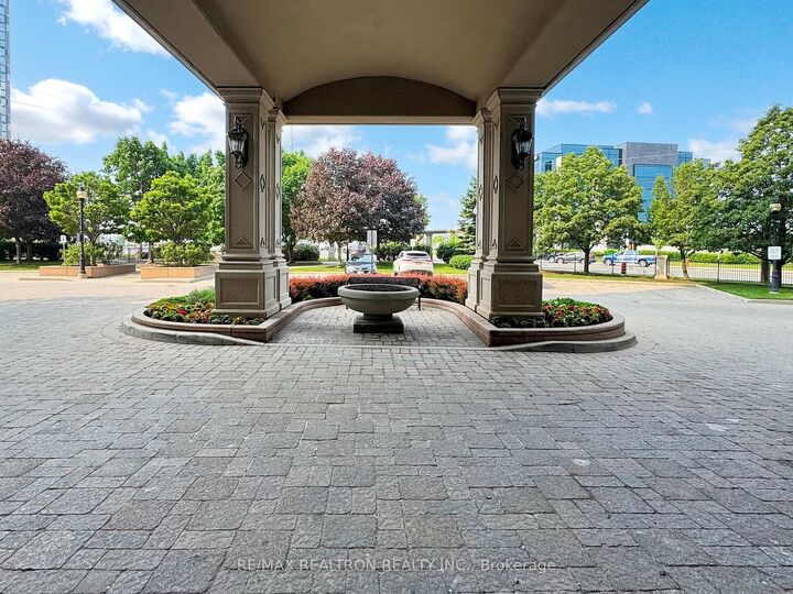 Property Photo: 9225 Jane Street 401 ON L6A 0J7