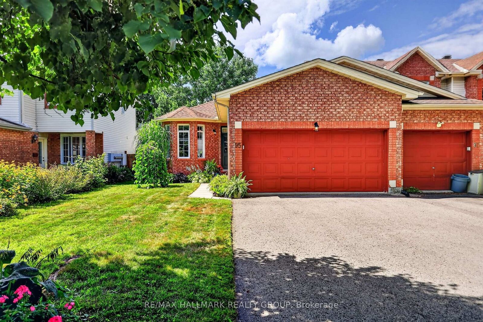 Property Photo:  95 College Circle  ON K1K 4R9 