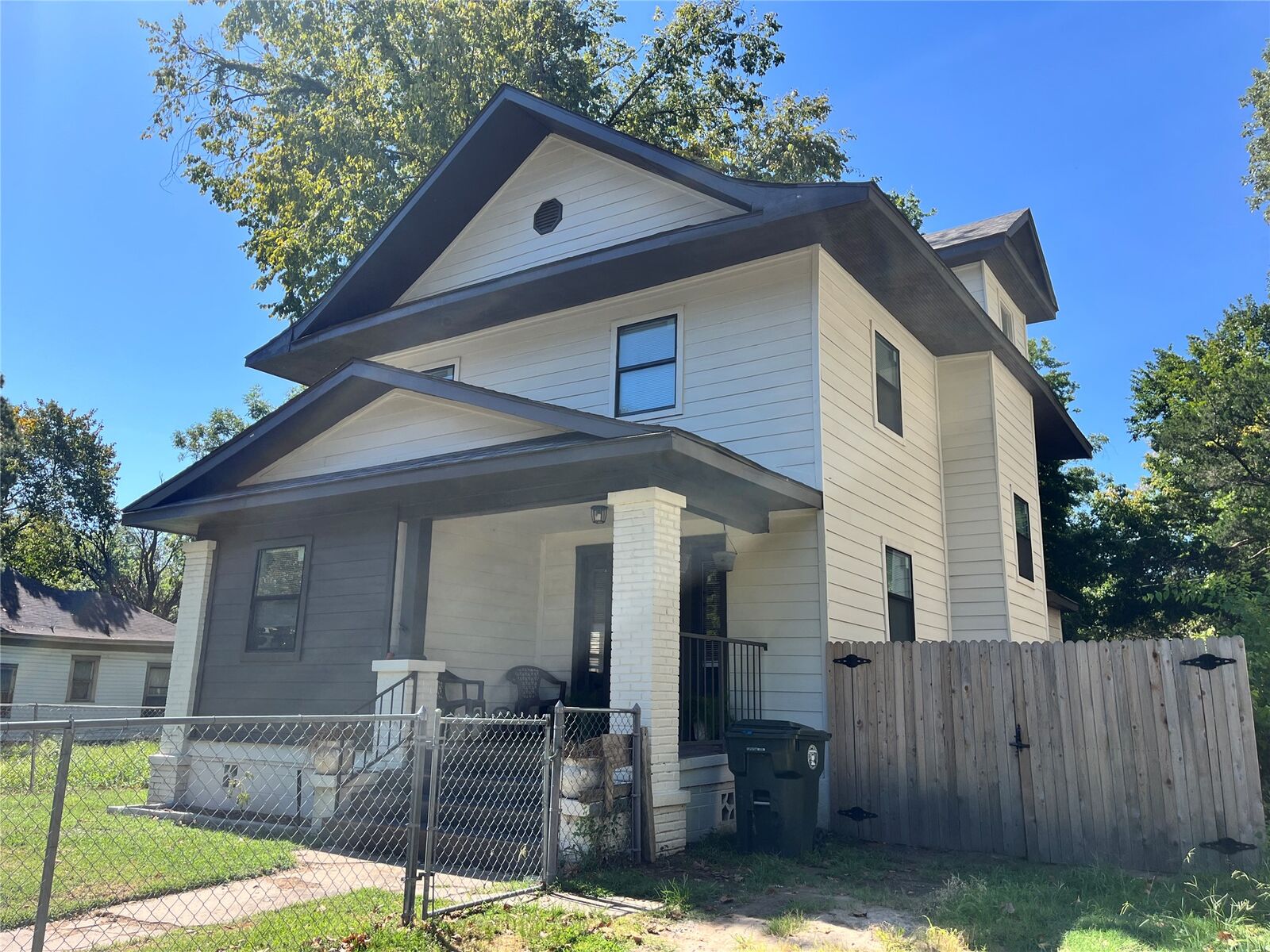 Property Photo:  623 Lawrence Street  OK 74403 