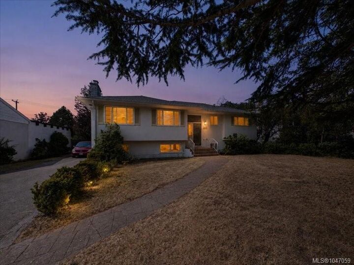 3512 Henderson Rd — photo 1