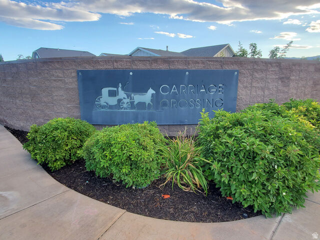 Property Photo: 585 E Coach Ln UT 84029