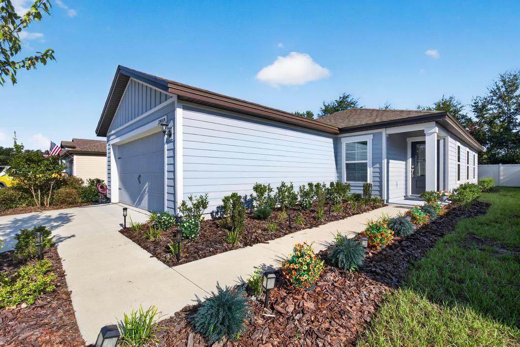 Property Photo: 37450 Whisper Way FL 32046