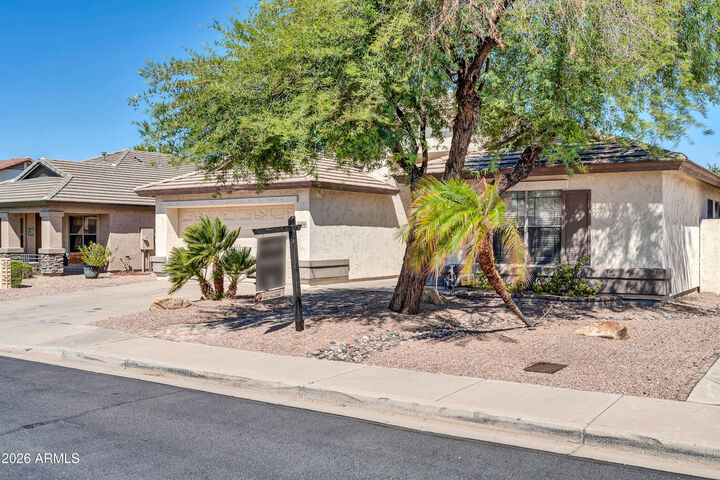 Property Photo: 6434 W Kristal Way AZ 85308