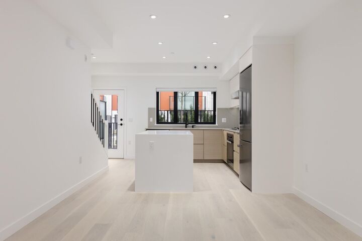 Property Photo:  550 W 28th Avenue 52  BC V5Z 2H1 
