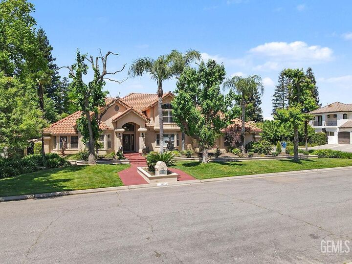 Property Photo:  10111 N Spanish Bay Drive  CA 93720 