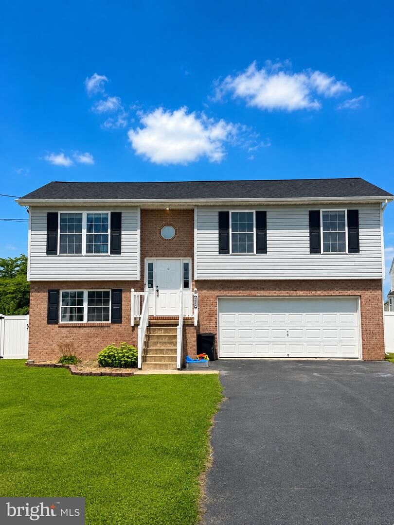 Property Photo:  1004 Nash Court  WV 25401 