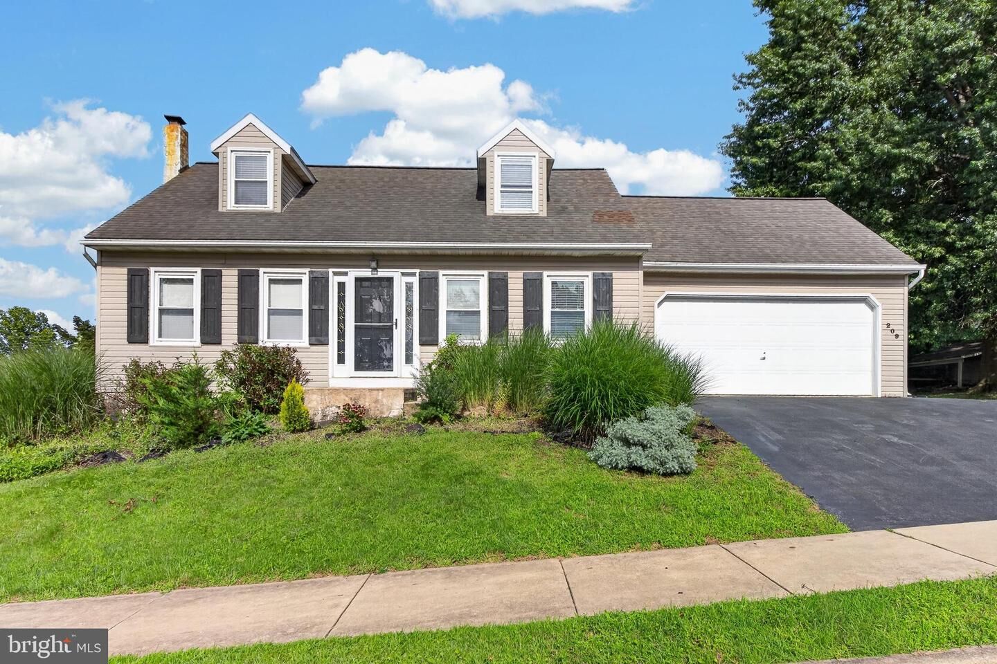 Property Photo: 209 Tuckson Avenue PA 17522
