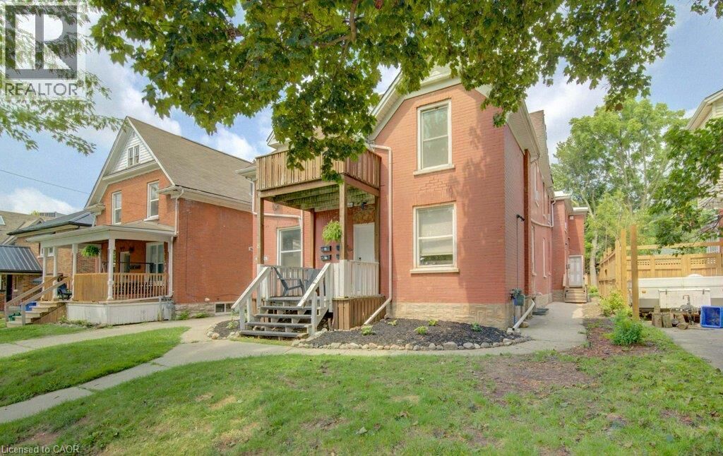 Property Photo:  14 Brubacher Street 14  ON N2H 2V9 