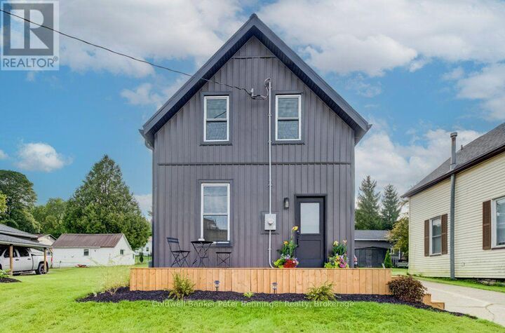 Property Photo:  20 Elm Street  ON N0G 2V0 