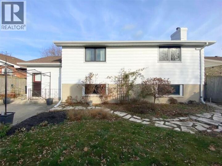 Property Photo: 25 Durco Avenue ON N7S 4N3
