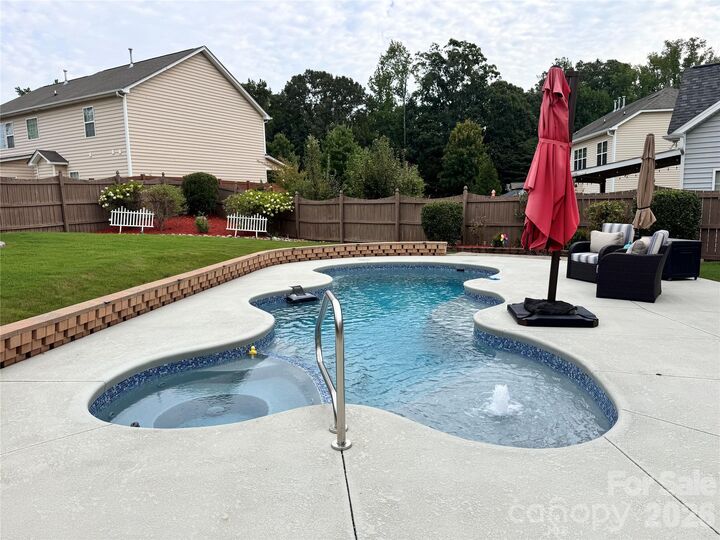 Property Photo: 6511 Fieldstone Manor Drive NC 28105