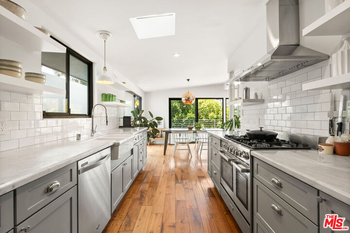 Property Photo:  3744 Buena Park Dr  CA 91604 