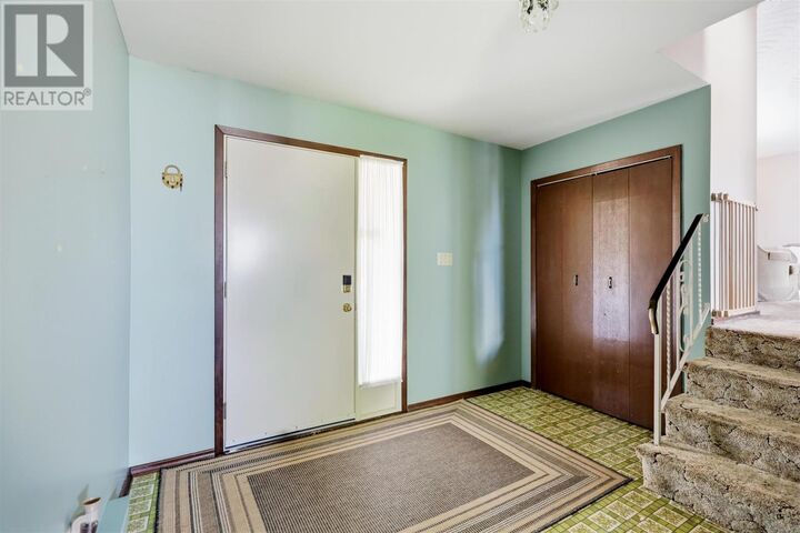 Property Photo: 40 Norden Cres ON P6B 5T2