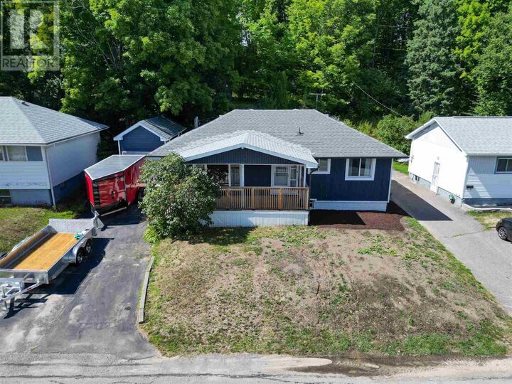 44 Axmith Ave — photo 1