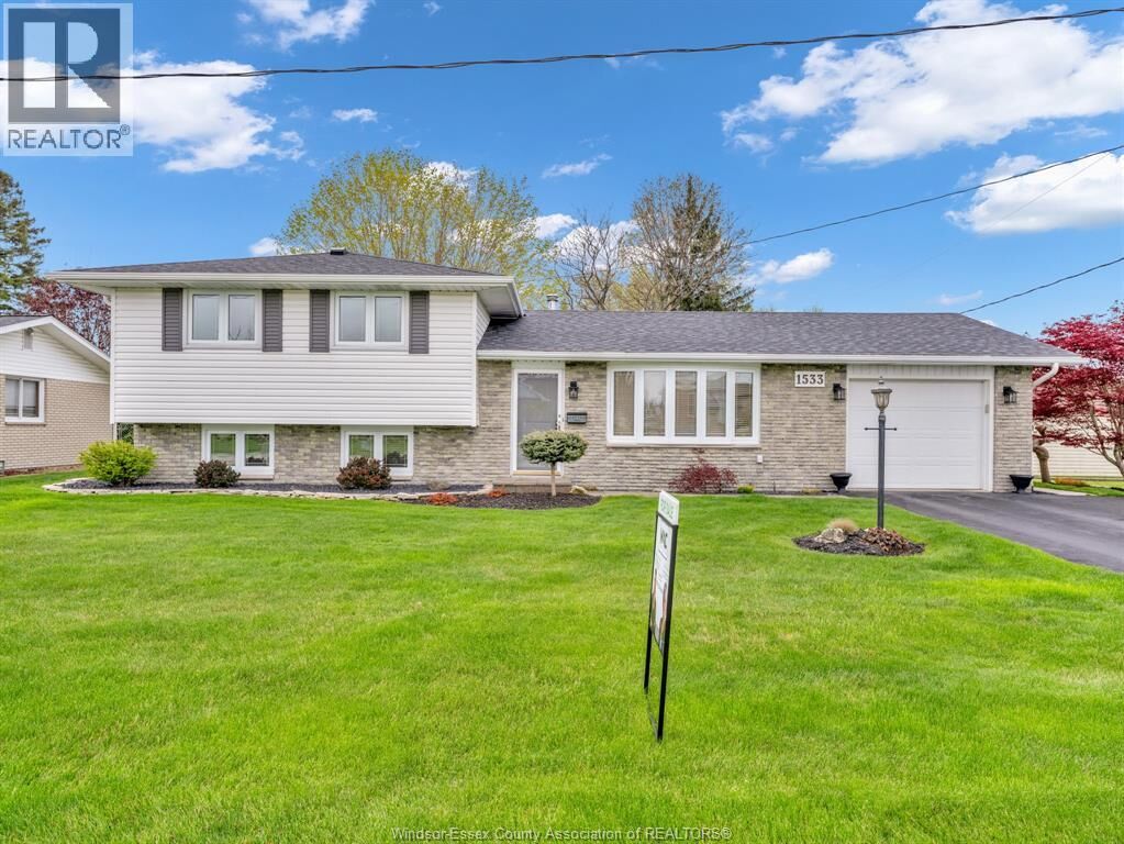 Property Photo: 1533 Peach Drive ON N0P 2G0