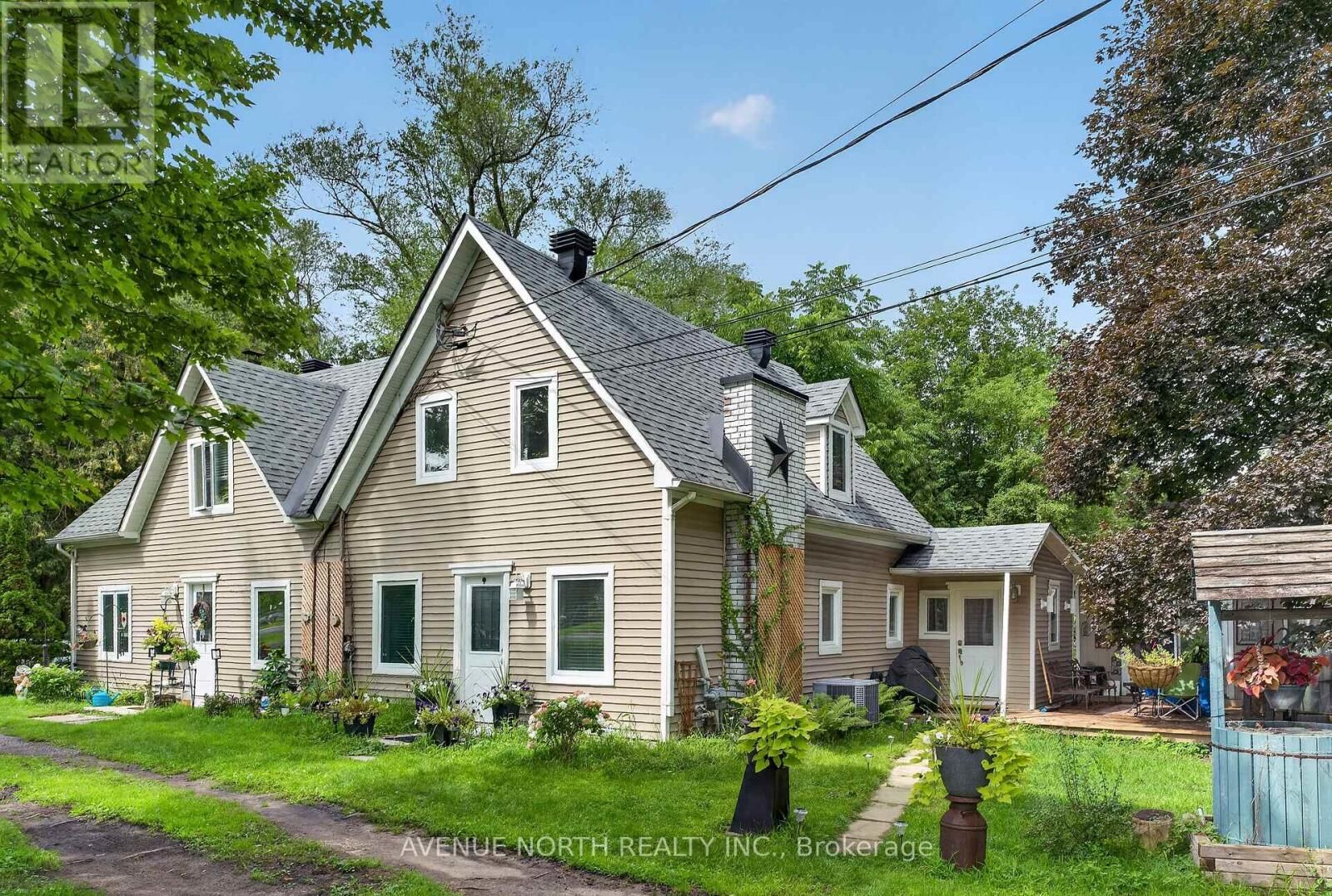 Property Photo: 2941-2943 Old Montreal Road ON K4C 1G2