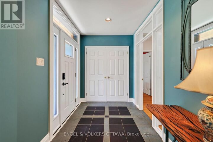 Property Photo: 13 Chinook Crescent ON K2H 7C9