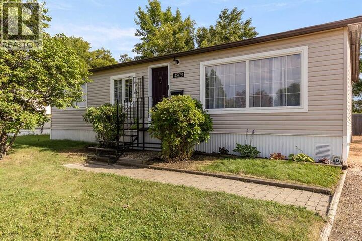 Property Photo:  4809 26 Street  SK S9V 1J1 