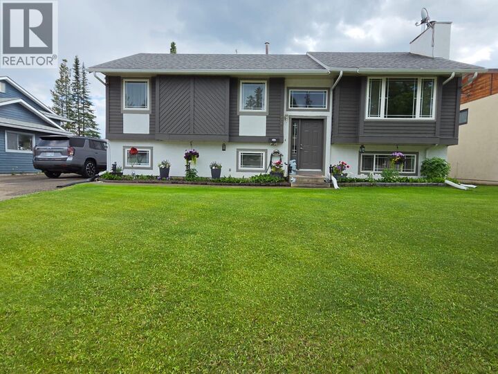 144 Chamberlain Crescent — photo 1